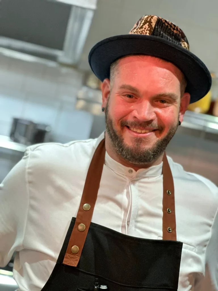 Cyrille, chef cuisinier du restaurant Le Pi à Montalivet.